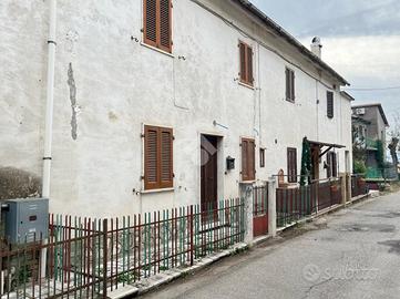 2 LOCALI A LUGNANO IN TEVERINA