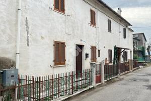 2 LOCALI A LUGNANO IN TEVERINA
