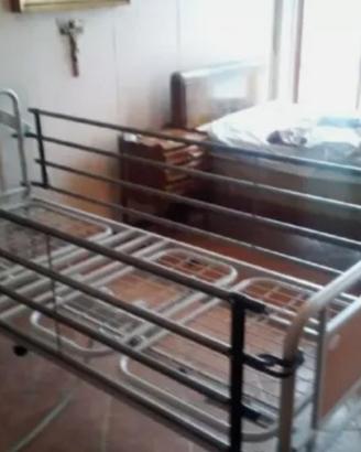 Letto sanitario con materasso ad aria