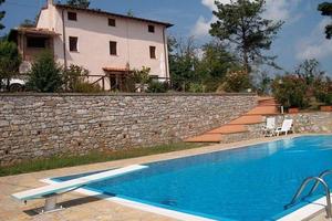 Rustico / Casale di 300 m² con più di 5 locali e b