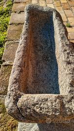 Antica vasca in pietra