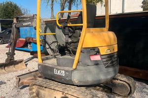 Mini escavatore Volvo ECR 28