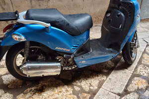 Kymco 250 people