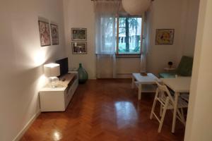 SINGOLA dal 1°settembre per ragazza