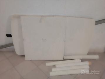 Tavolo in resina bianco allungabile con sei piedi