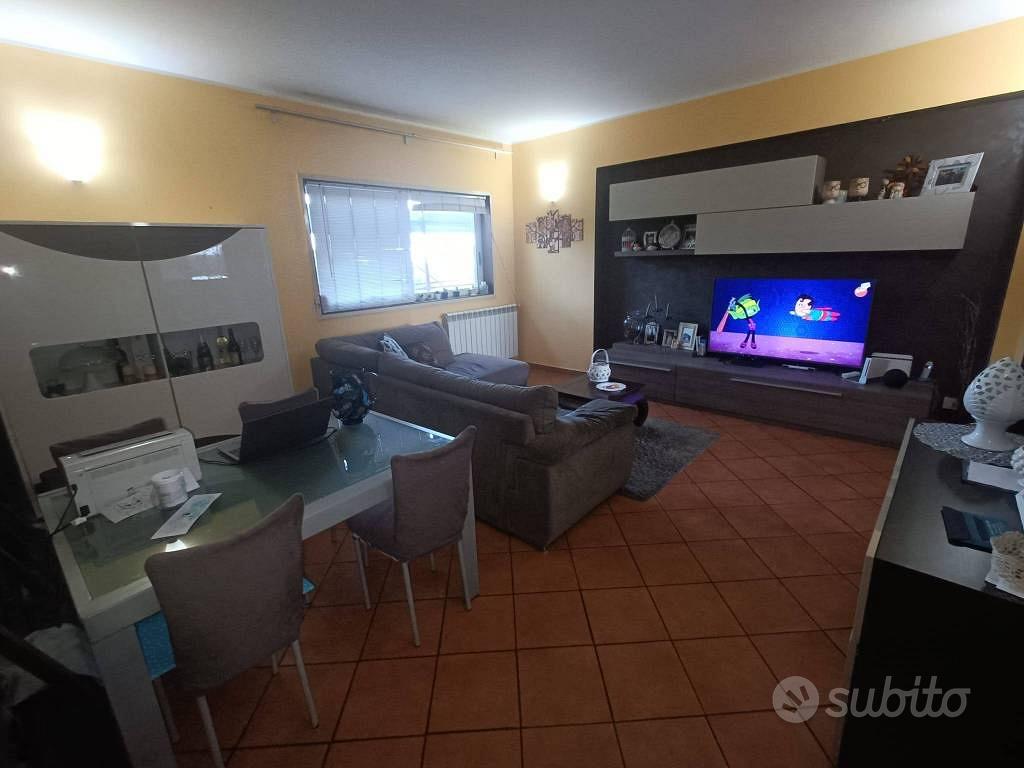 Appartamento di 110 m² con 4 locali e box auto a G - Vista 3