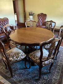 Tavolo in legno con 6 sedie