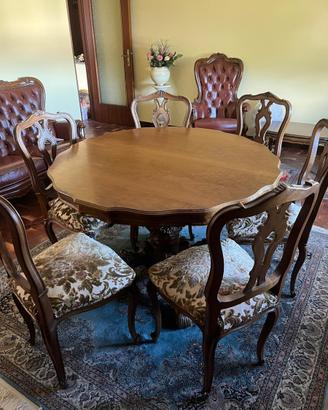 Tavolo in legno con 6 sedie
