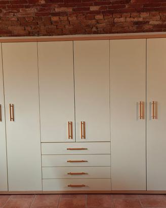 Grande Armadio Moderno 6 Ante e 4 Cassetti – Come