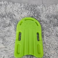 tavoletta da nuoto, un attrezzo utilizzato per l'a