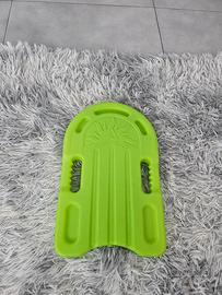 tavoletta da nuoto, un attrezzo utilizzato per l'a