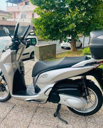 HONDA SH 300 i TUTTO INCLUSO ANCHE PASSAGGIO! MI