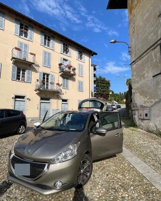 Peugeot 208 Neopatentati