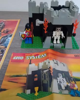Lego System 6036 Skeleton Surprise 1995