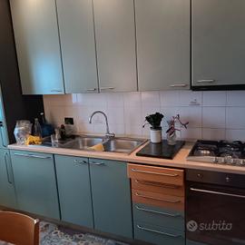 Cucina con elettrodomestici ad incasso