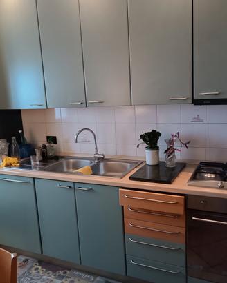 Cucina con elettrodomestici ad incasso