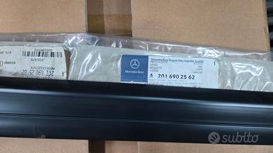 Modanatura porta ant.sin Mercedes 190 A2016902562