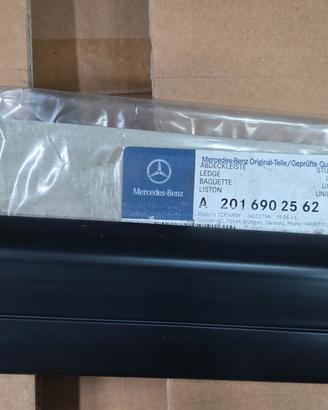 Modanatura porta ant.sin Mercedes 190 A2016902562