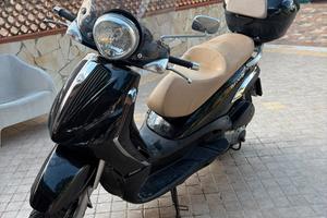 Piaggio M28 278cc Nero – Automatico – €1.700