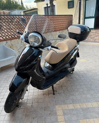 Piaggio M28 278cc Nero – Automatico – €1.700