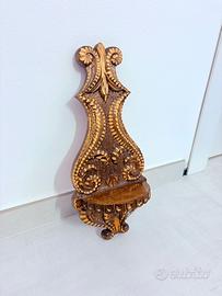Mensola vintage in legno scolpito e intarsiato
