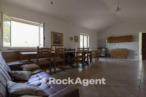 SOLUZIONE INDIPENDENTE E PANORAMICA CON 3400 MQ DI