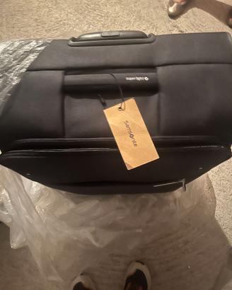 Samsonite Base Boost Spinner Trolley valigia