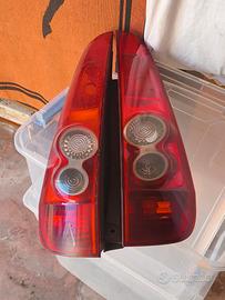 Faro posteriore SX Ford fiesta