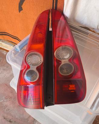 Faro posteriore SX Ford fiesta