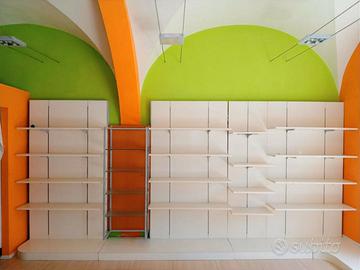 Arredo negozio – Pareti espositive modulari