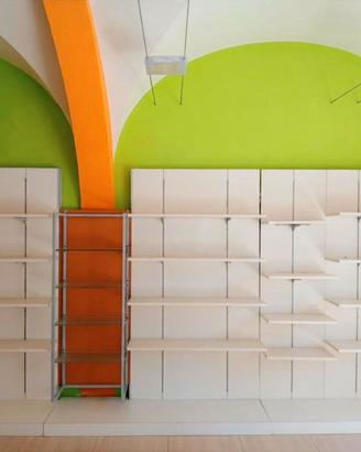 Arredo negozio – Pareti espositive modulari