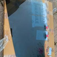 vetro posteriore destro Suzuki Baleno 