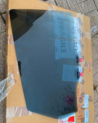 vetro posteriore destro Suzuki Baleno 