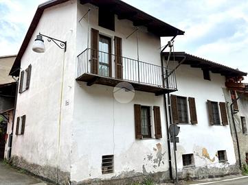 CASA SEMINDIPENDENTE A CAPRIE