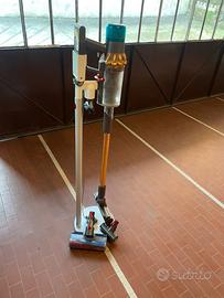 Dyson v15 con piantana