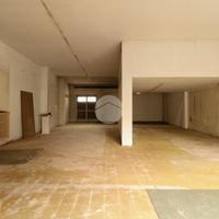 NEGOZIO A CARAVAGGIO