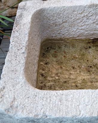 Lavello Antico in Pietra Bianca del '900