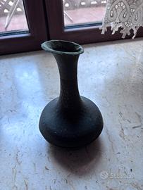 Vasetto antico in metallo