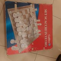 Gioco da tavolo di società, scacchi in vetro.