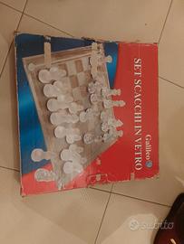 Gioco da tavolo di società, scacchi in vetro.