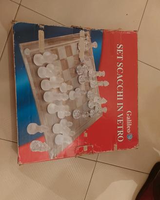 Gioco da tavolo di società, scacchi in vetro.
