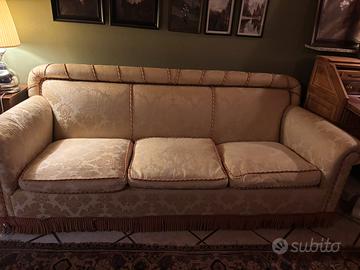 Divano classico in Damasco