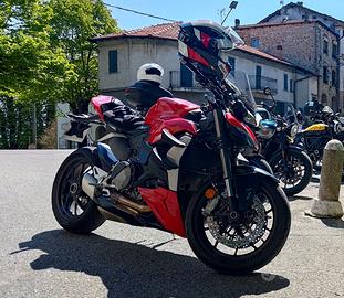 Ducati StreetFighter V2