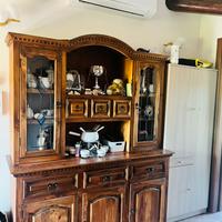 Credenza  in masello con antine in vetro