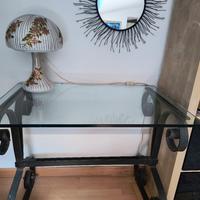 Tavolo in vetro con struttura in ferro battuto 