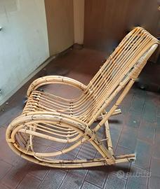 Sedia a dondolo in bambu