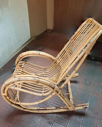 Sedia a dondolo in bambu