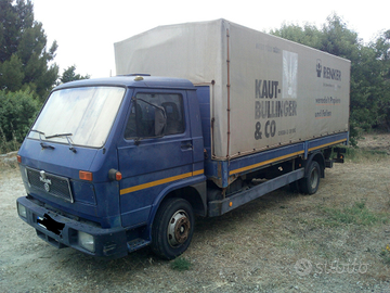 Autocarro centinato con sponda idraulica Man 8.150