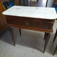 Comodini con piano in marmo