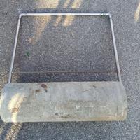 Rullo in cemento per giardinaggio.